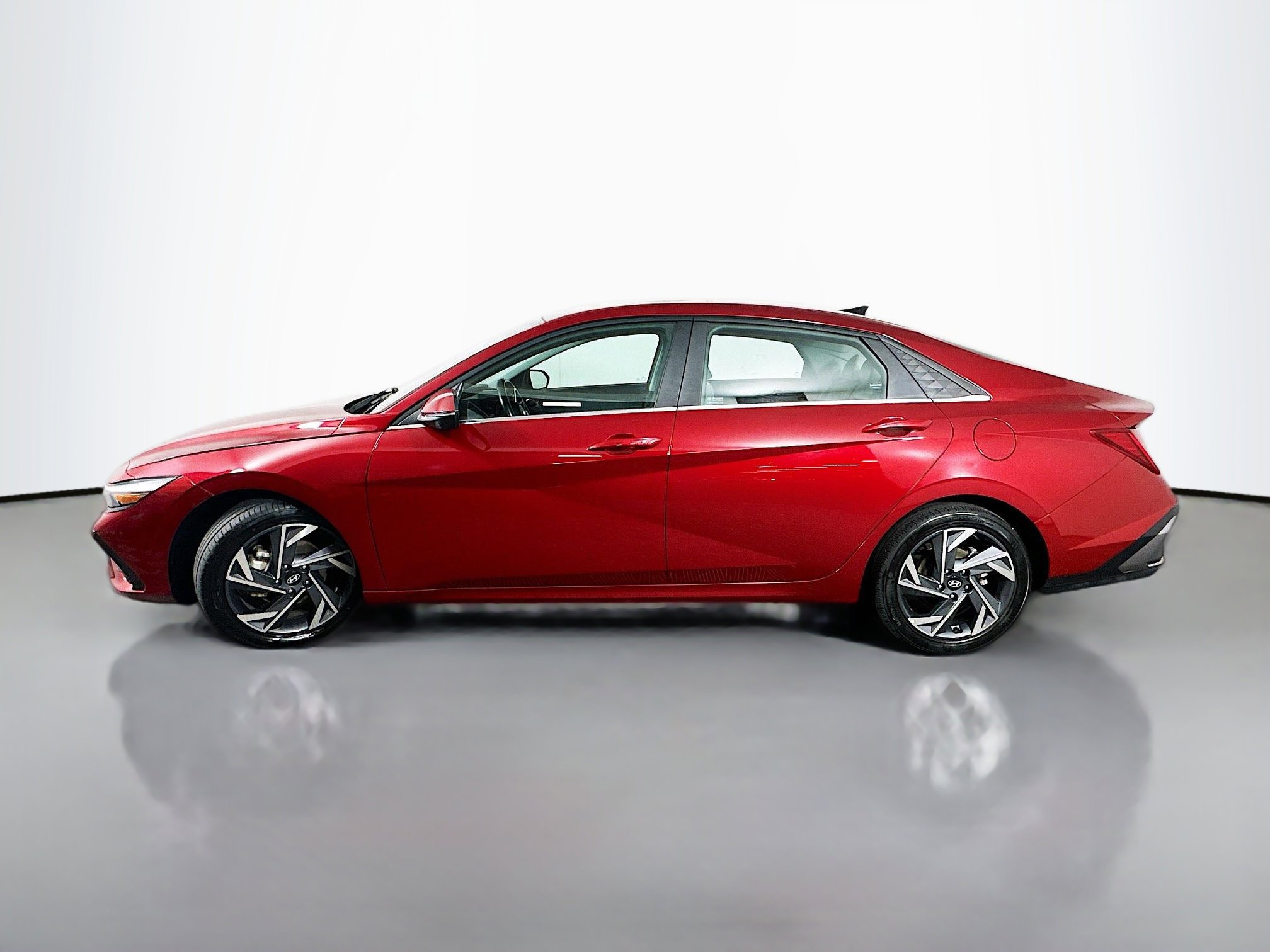 Certified 2024 Hyundai Elantra Limited FWD image 4