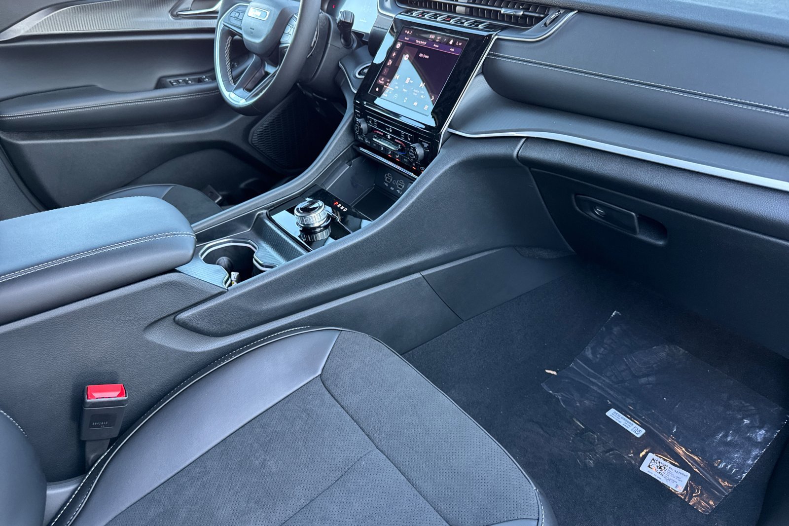 New 2025 Jeep Grand Cherokee L Altitude image 14