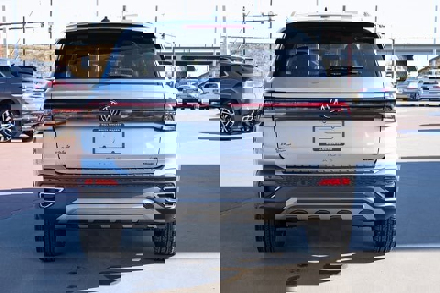 New 2026 Volkswagen Taos SEL image 5