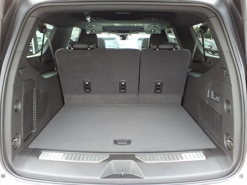 New 2026 Chevrolet Suburban RST image 9