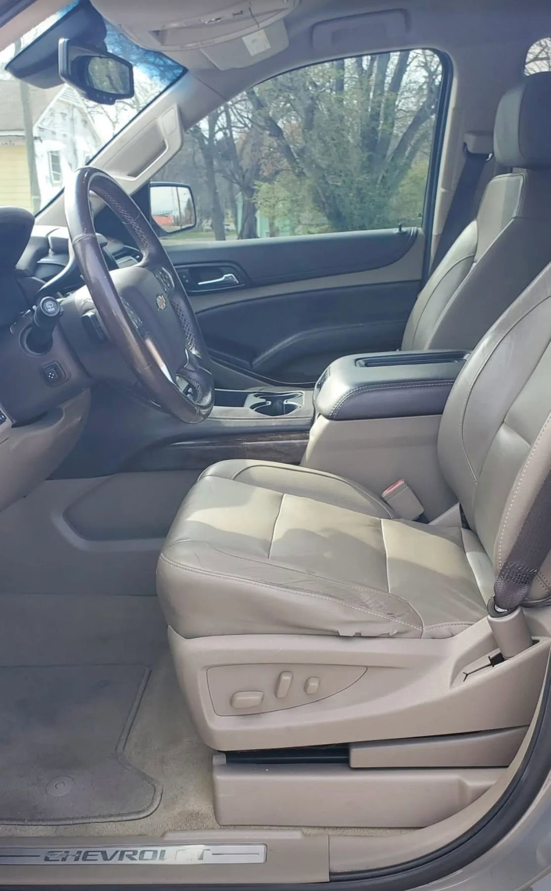 Used 2017 Chevrolet Suburban LT w/ LT Signature Package image 10