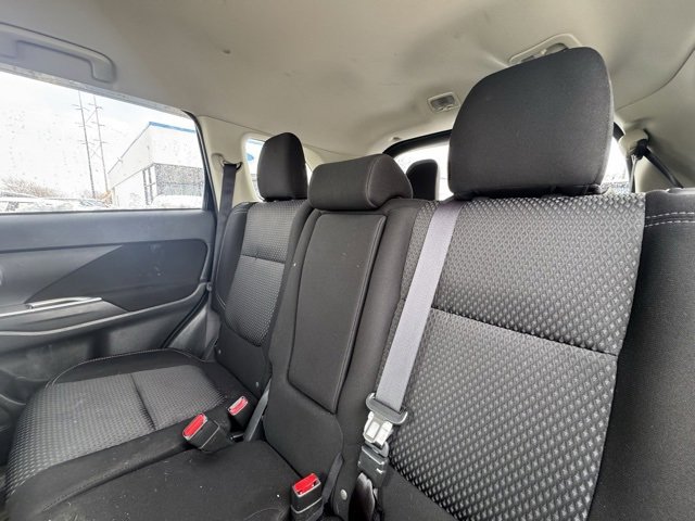 Used 2019 Mitsubishi Outlander ES image 13