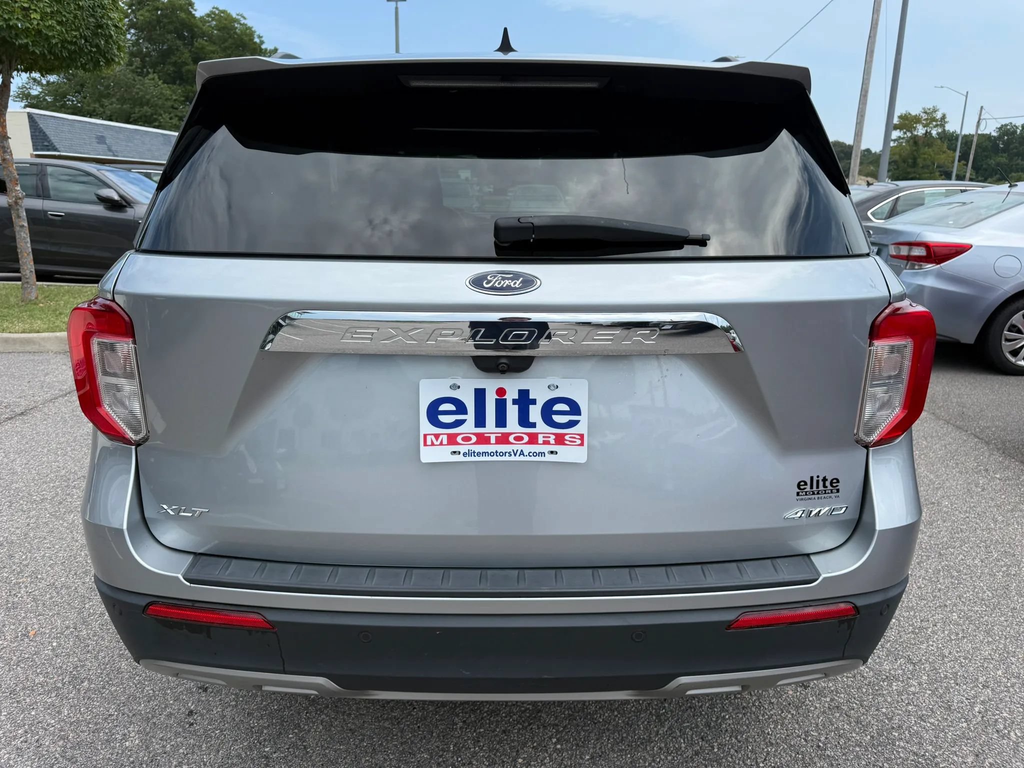 Used 2022 Ford Explorer XLT w/ Equipment Group 202A AWD/4WD image 6