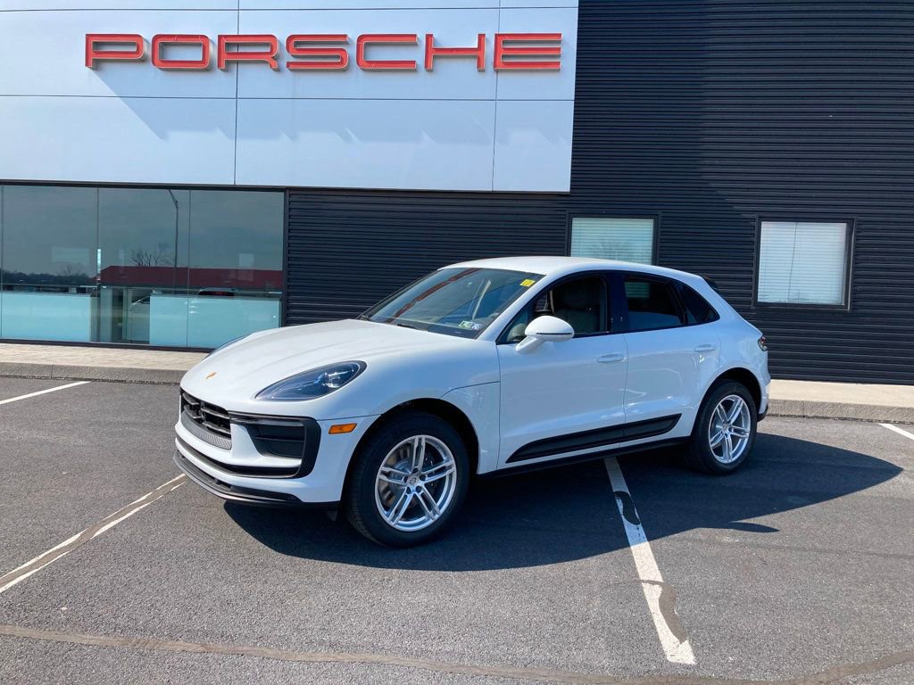 Used 2025 Porsche Macan image 1