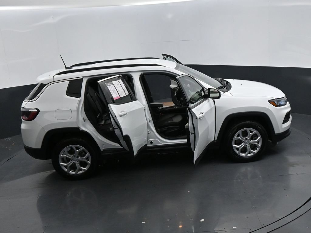 Used 2024 Jeep Compass Latitude image 24