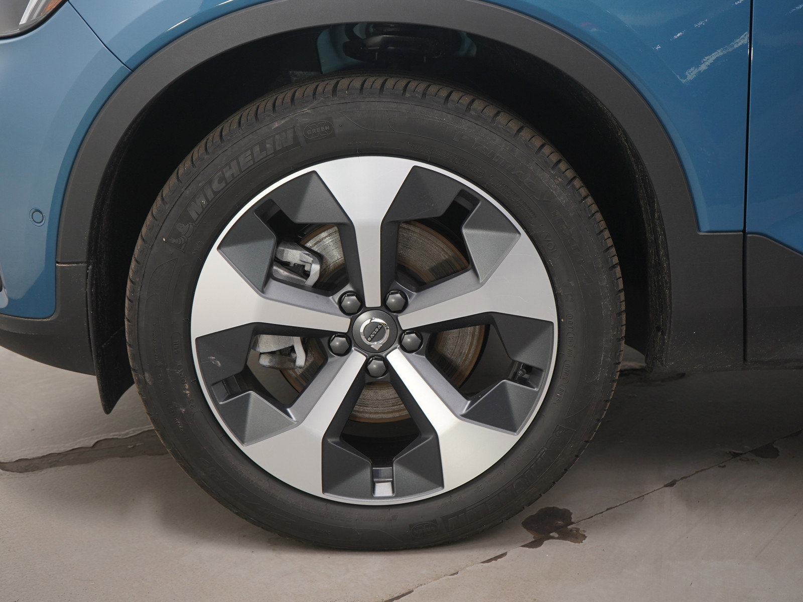 Used 2025 Volvo XC40 B5 Plus image 25