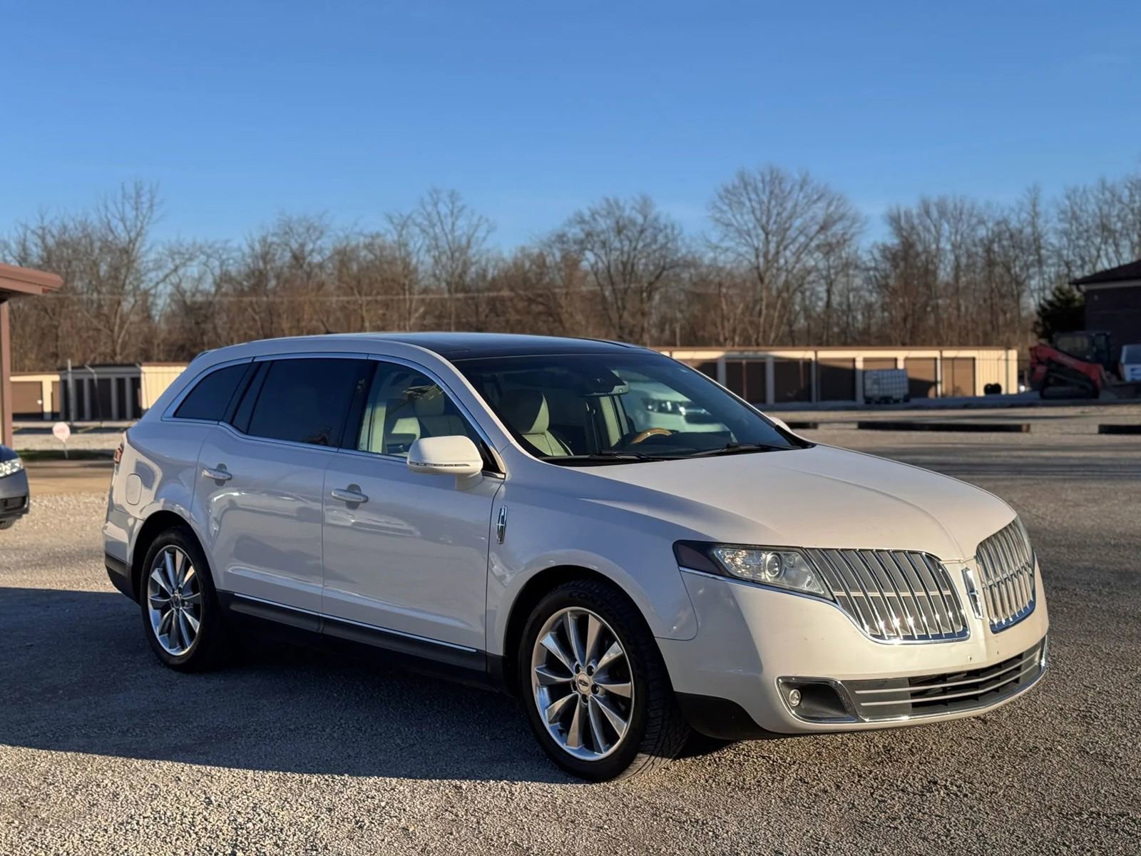 Used 2012 Lincoln MKT AWD image 3