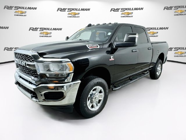 Used 2024 RAM 2500 Tradesman w/ Chrome Appearance Group AWD/4WD image 3