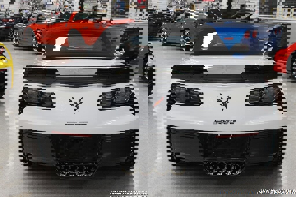 Used 2016 Chevrolet Corvette Z06 w/ 3LZ Preferred Equipment Group image 5