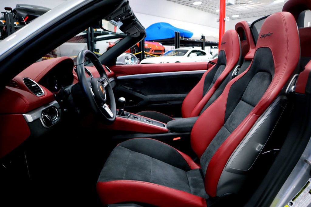 Used 2023 Porsche 718 Boxster Spyder RWD image 25