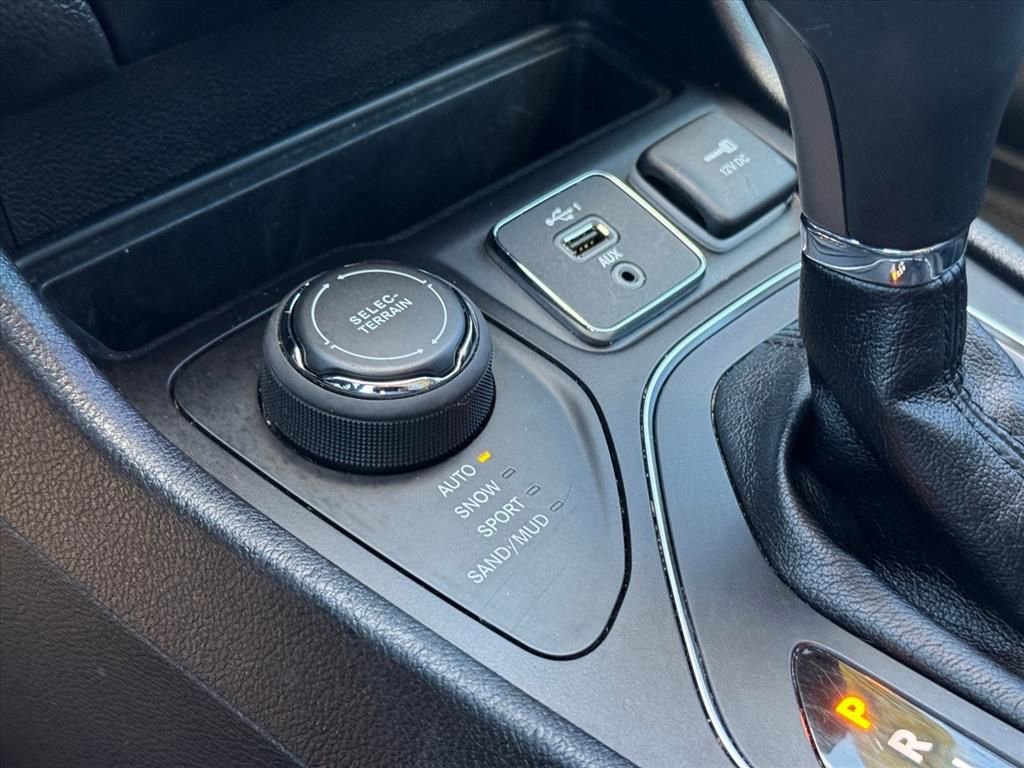 Used 2020 Jeep Cherokee Latitude Lux w/ Comfort/Convenience Group image 19