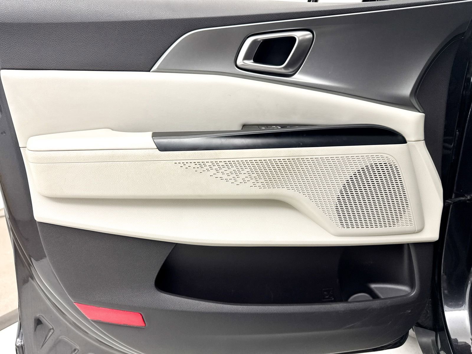 Used 2022 Kia Carnival LX FWD image 30
