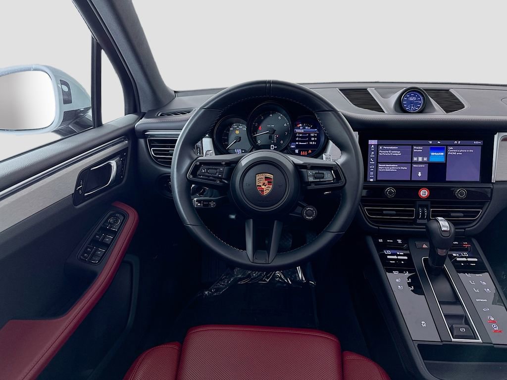 Certified 2025 Porsche Macan AWD/4WD image 25
