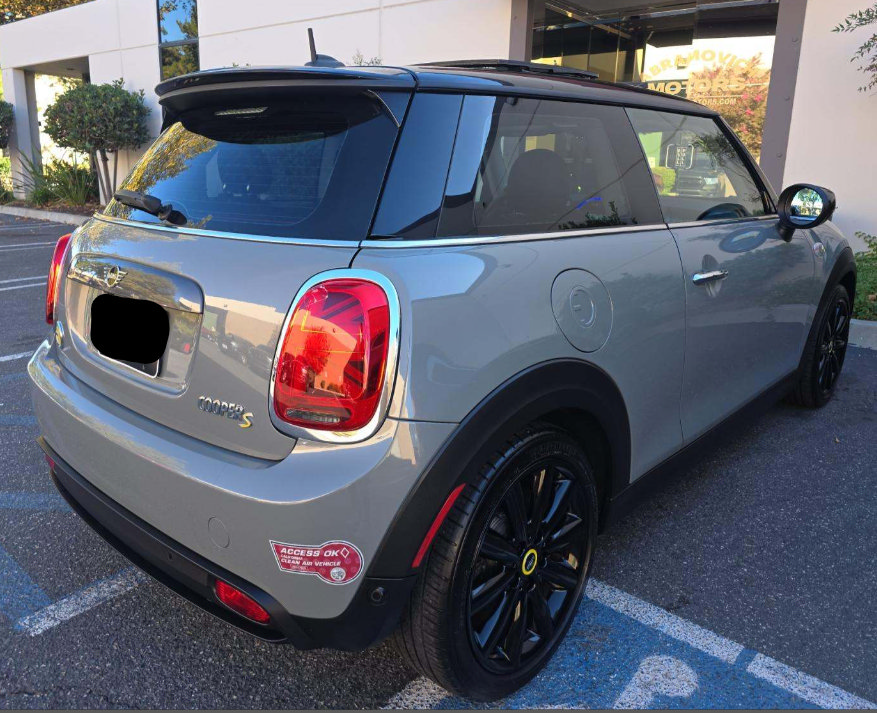 Used 2021 MINI Cooper SE w/ 6.5" Touchscreen Package FWD image 3