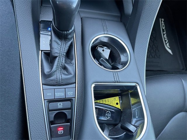 Used 2020 Toyota Avalon Touring w/ Advanced Safety Package image 24
