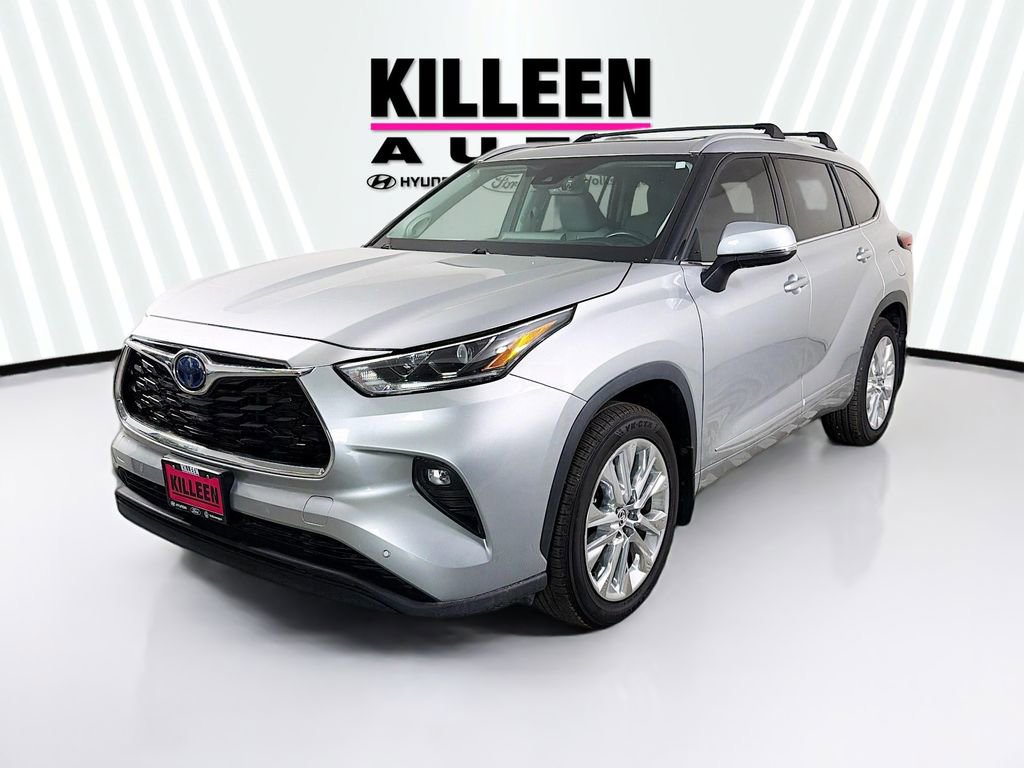 Used 2023 Toyota Highlander Limited image 3