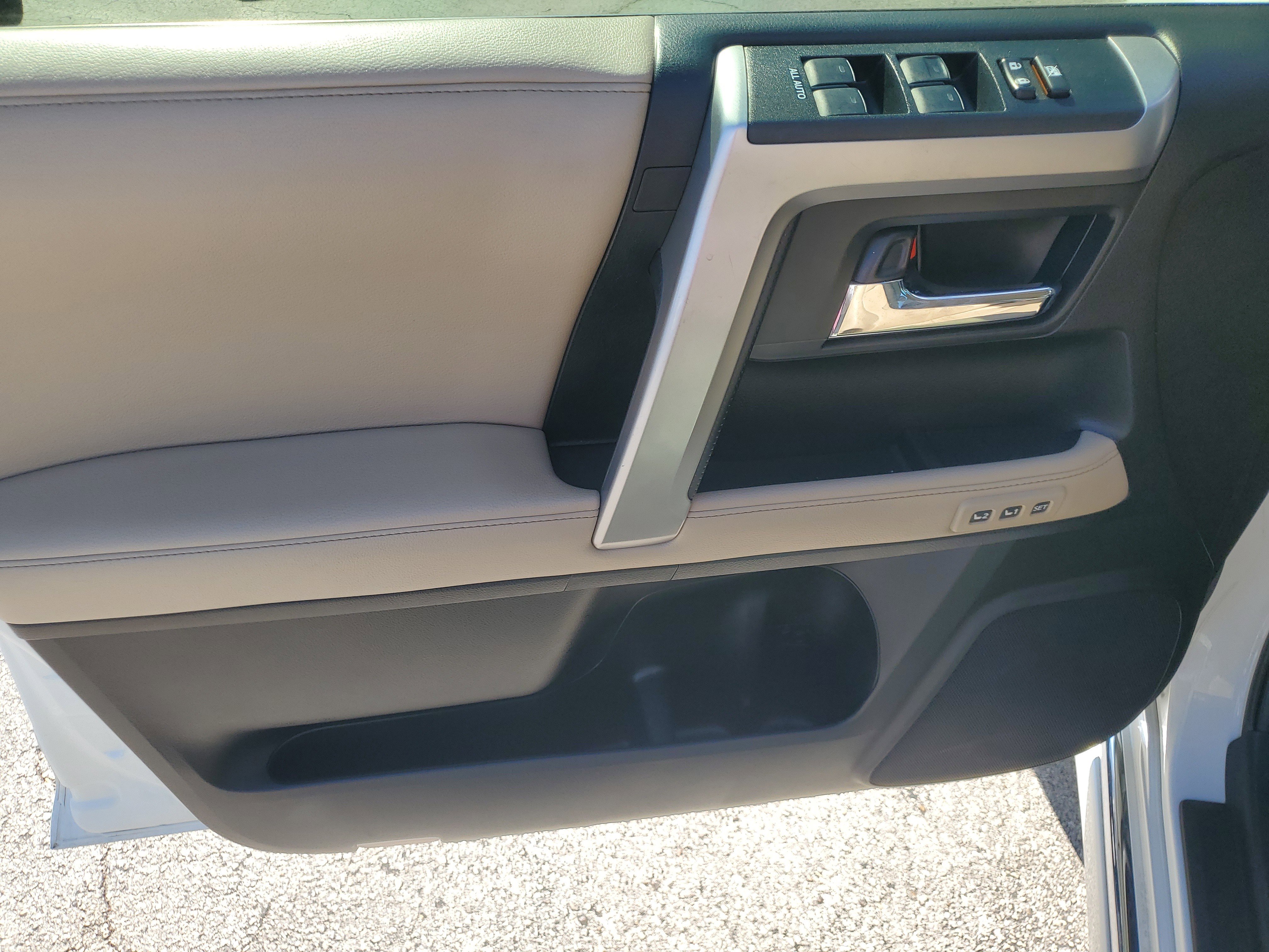 Used 2020 Toyota 4Runner 4WD image 10