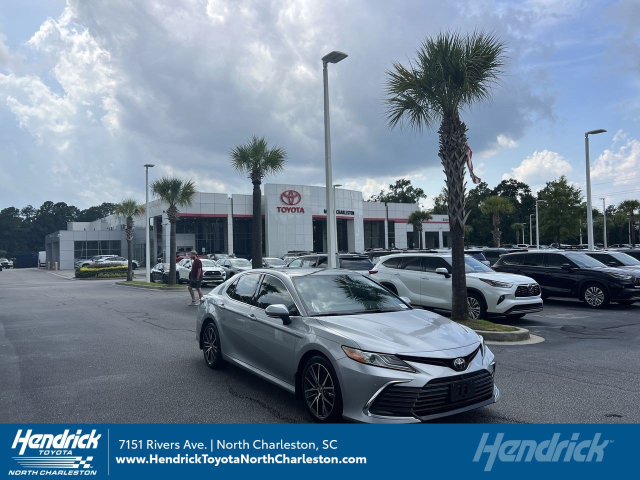 Used 2021 Toyota Camry XLE w/ Navigation Package FWD image 1