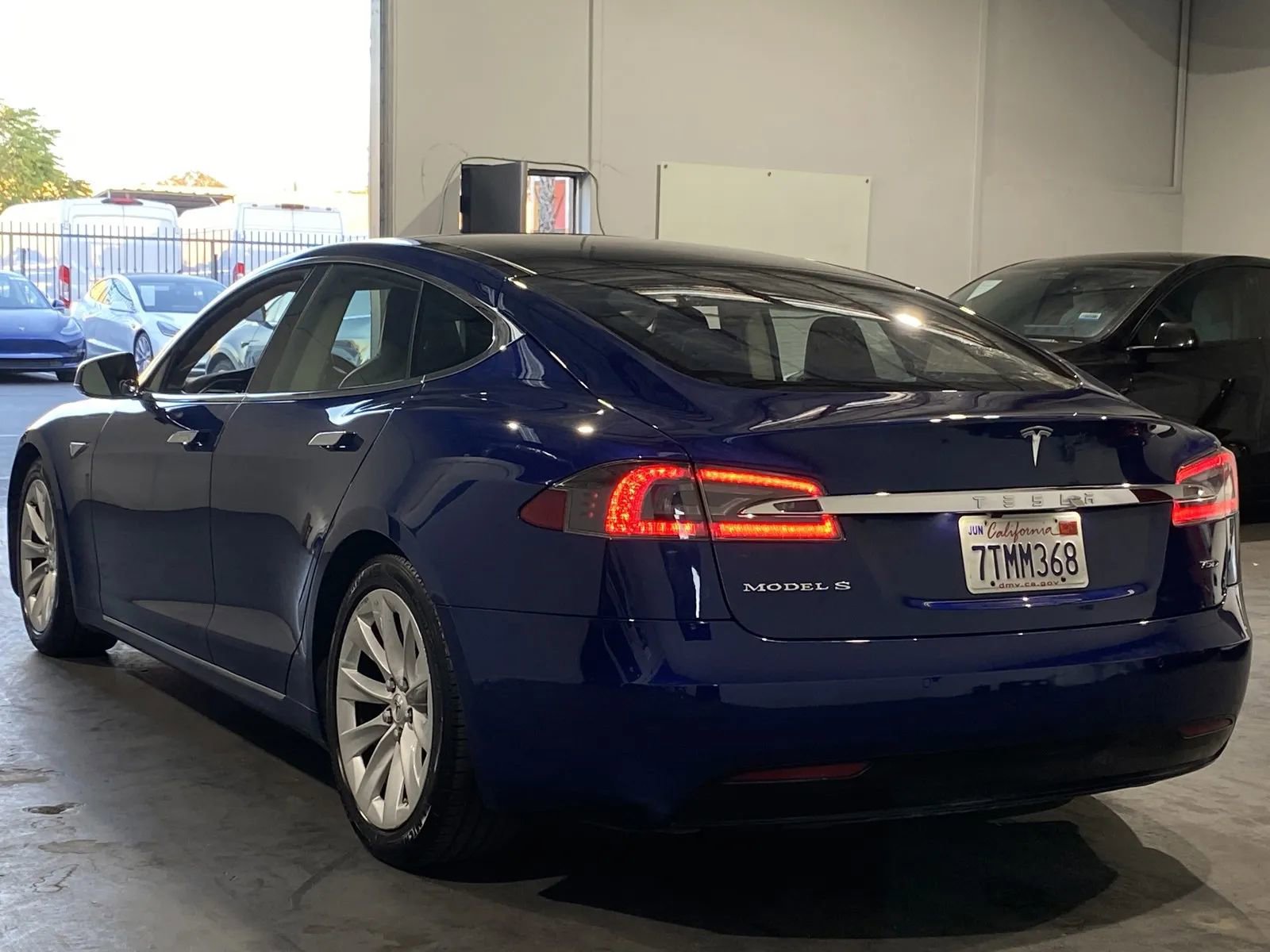 Used 2016 Tesla Model S AWD image 2