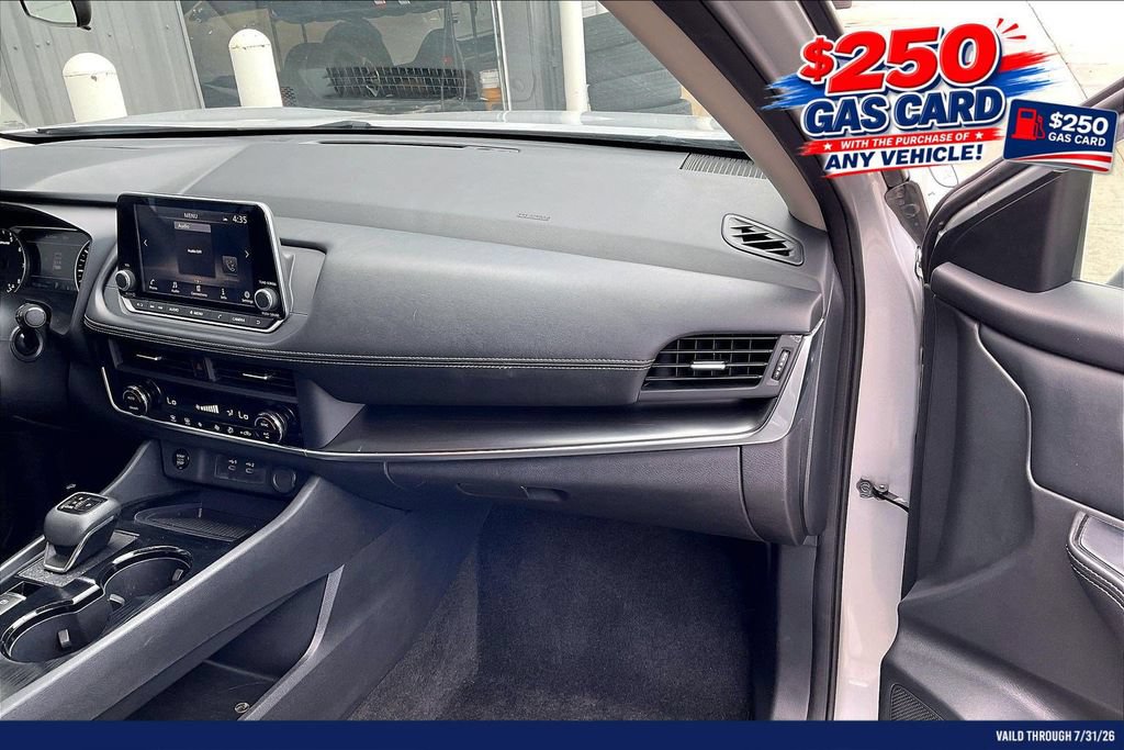 Used 2024 Nissan Rogue SV AWD/4WD image 16