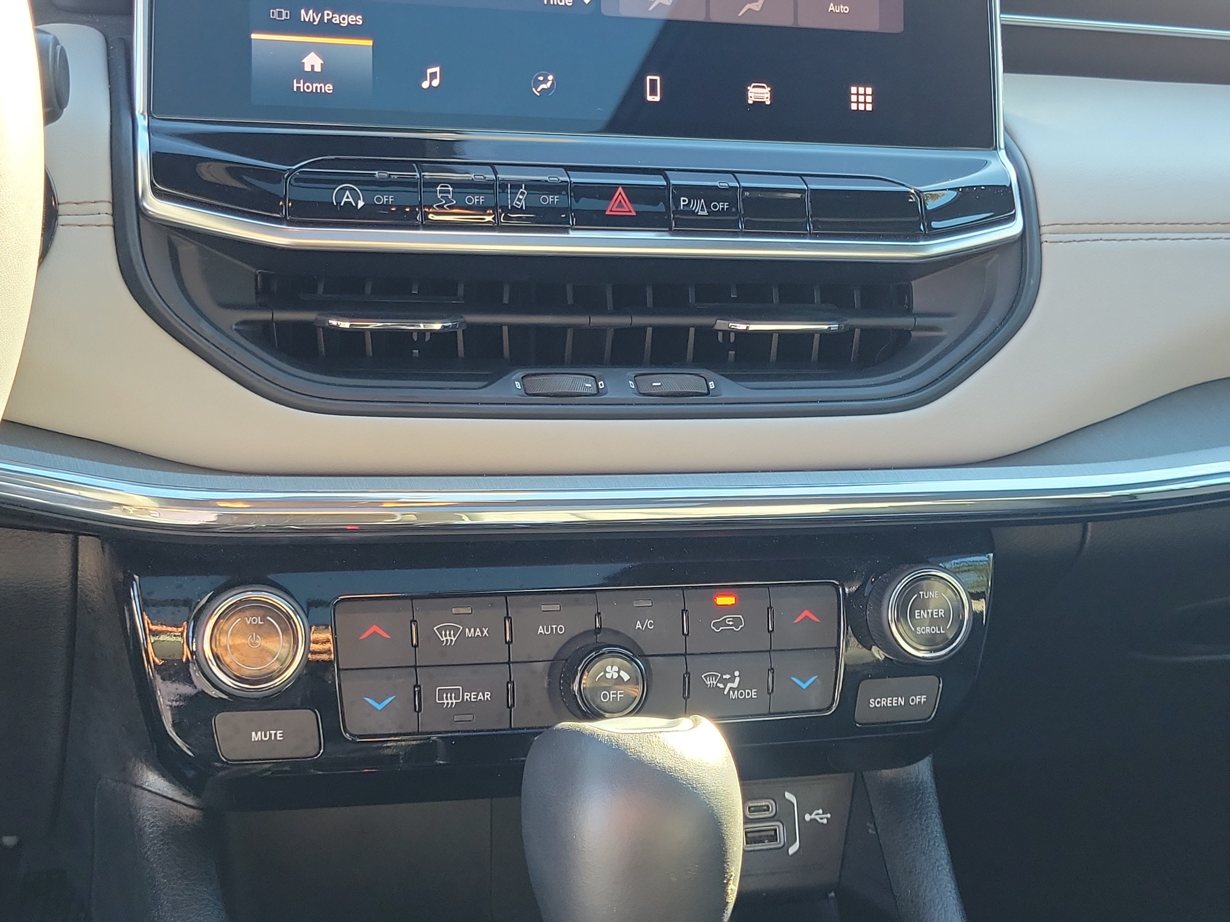 Used 2024 Jeep Compass Limited w/ Sun and Sound Group AWD/4WD image 27