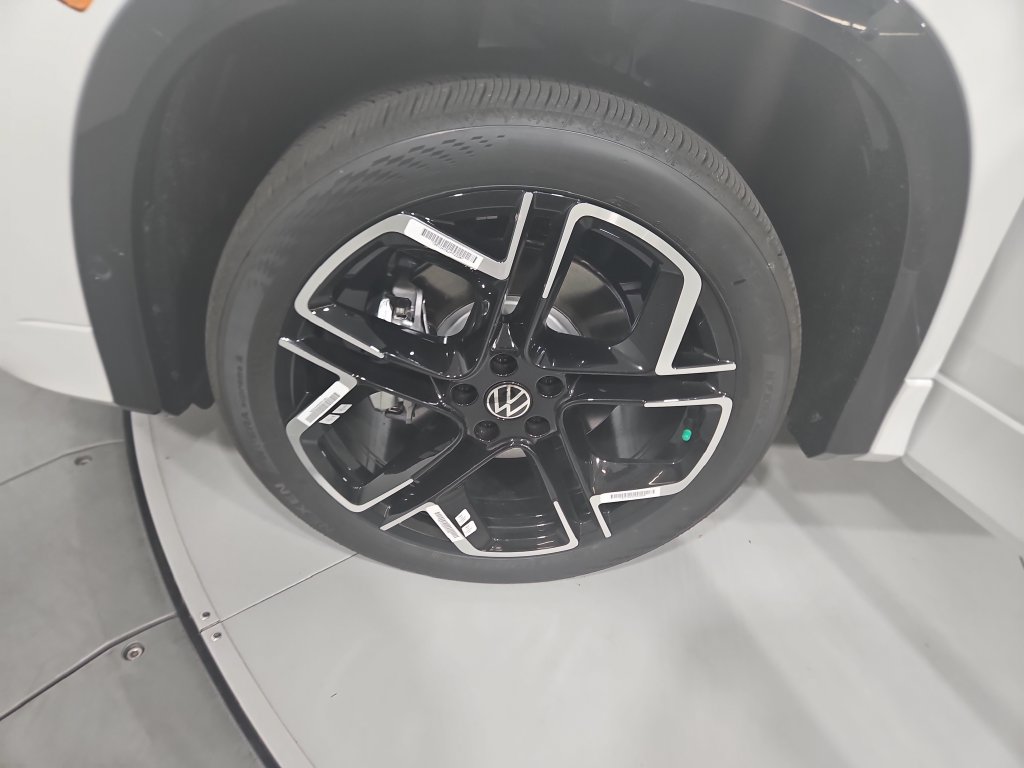 New 2026 Volkswagen Tiguan SEL R-Line AWD/4WD image 25