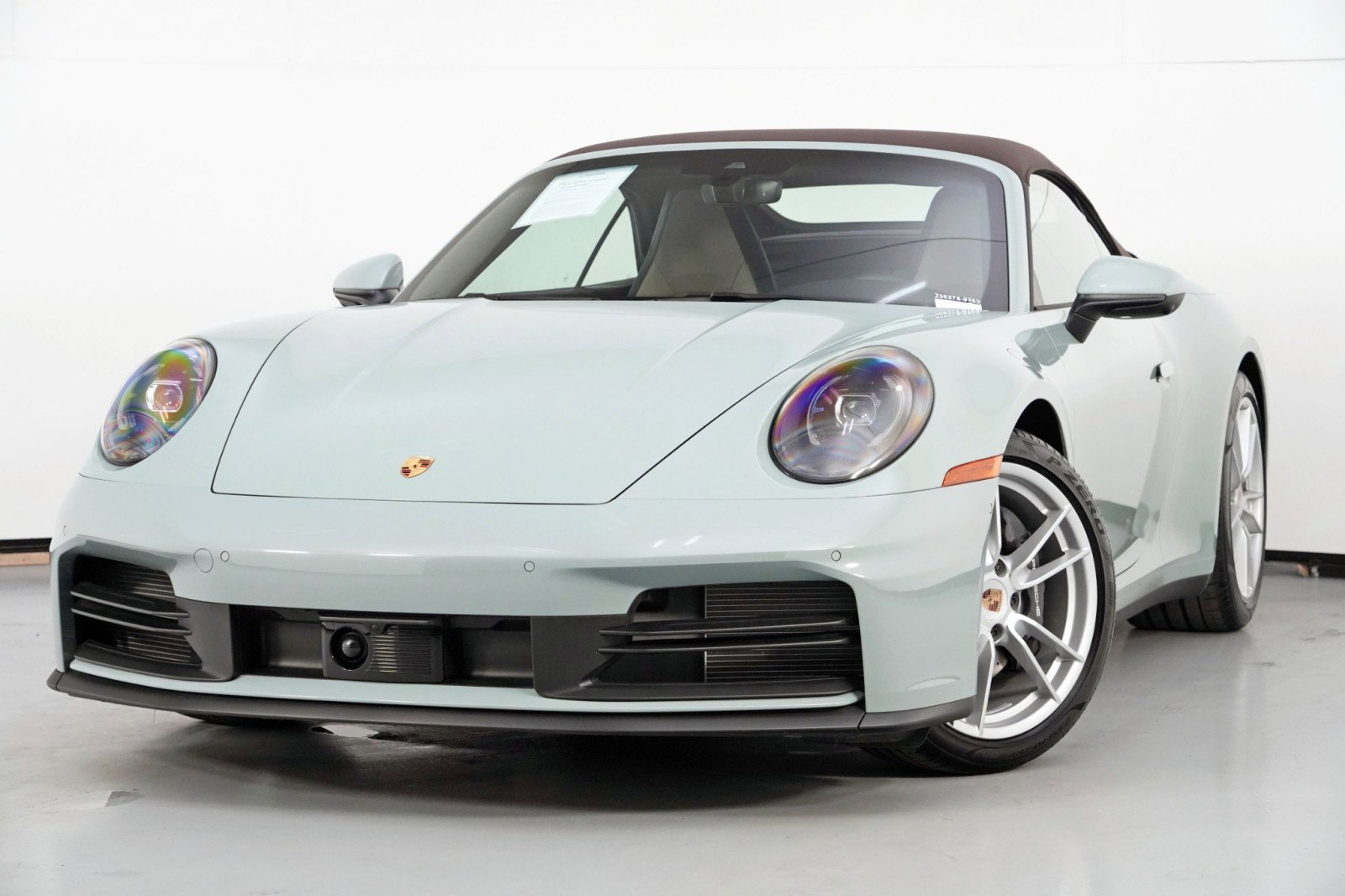 Used 2025 Porsche 911 Carrera RWD image 3