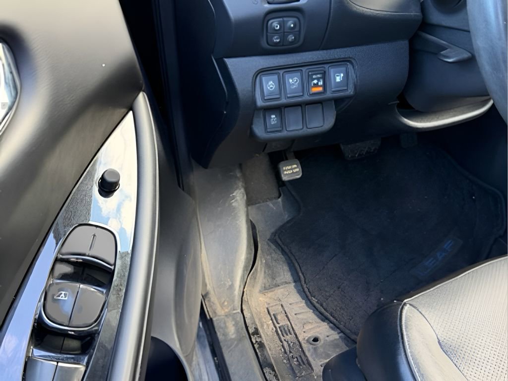Used 2015 Nissan Leaf SL image 21