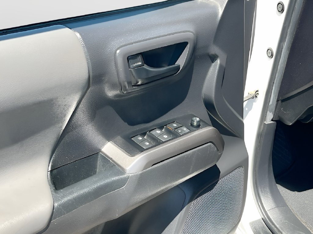Used 2023 Toyota Tacoma SR5 RWD image 17