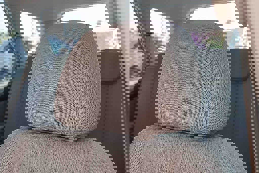 Used 2007 Kia Rondo LX image 25