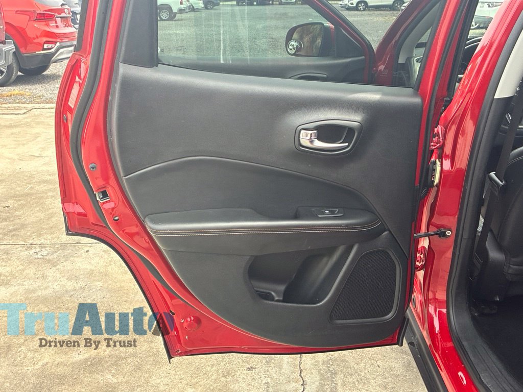 Used 2020 Jeep Compass Latitude FWD image 35