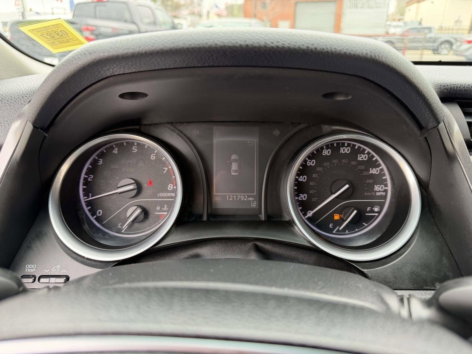 Used 2018 Toyota Camry LE image 29