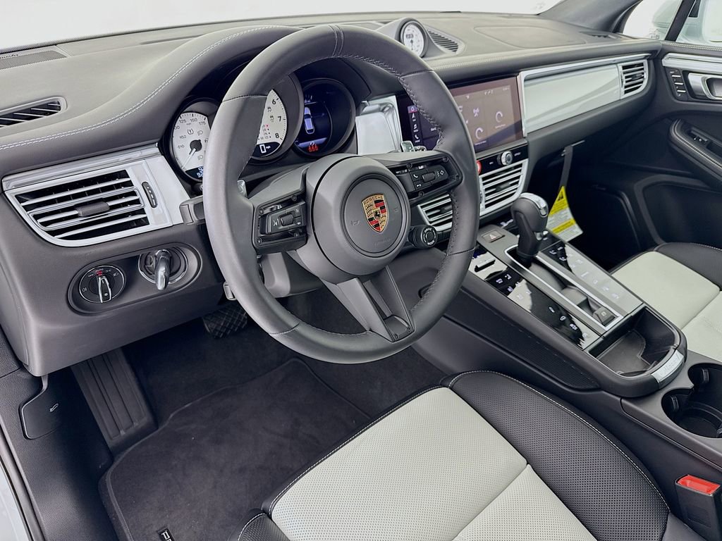 New 2026 Porsche Macan GTS image 4