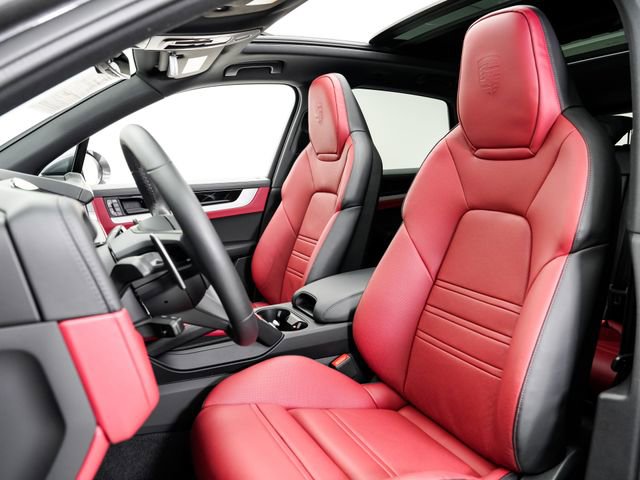 Certified 2025 Porsche Cayenne image 5