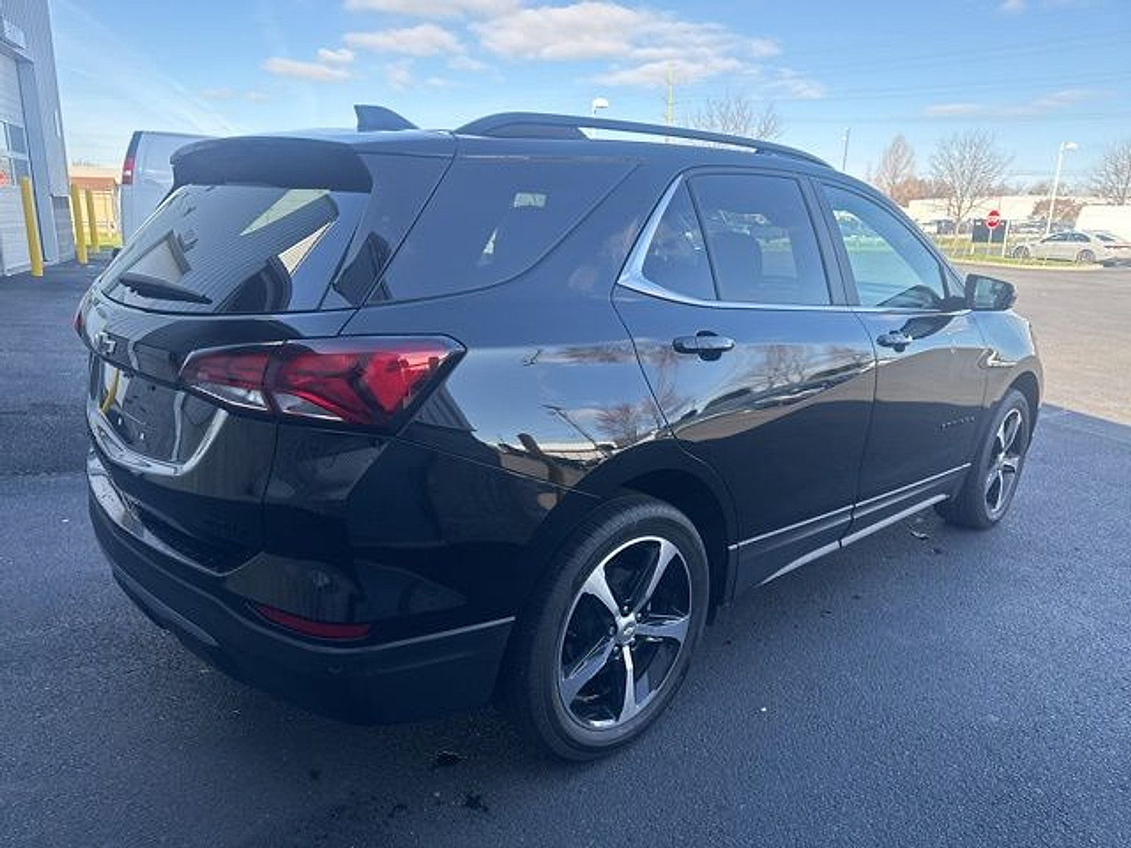 Used 2022 Chevrolet Equinox LT image 3