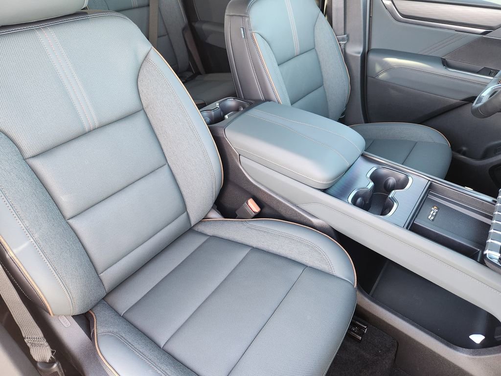 New 2026 GMC Acadia AT4 w/ Luxury Package image 10