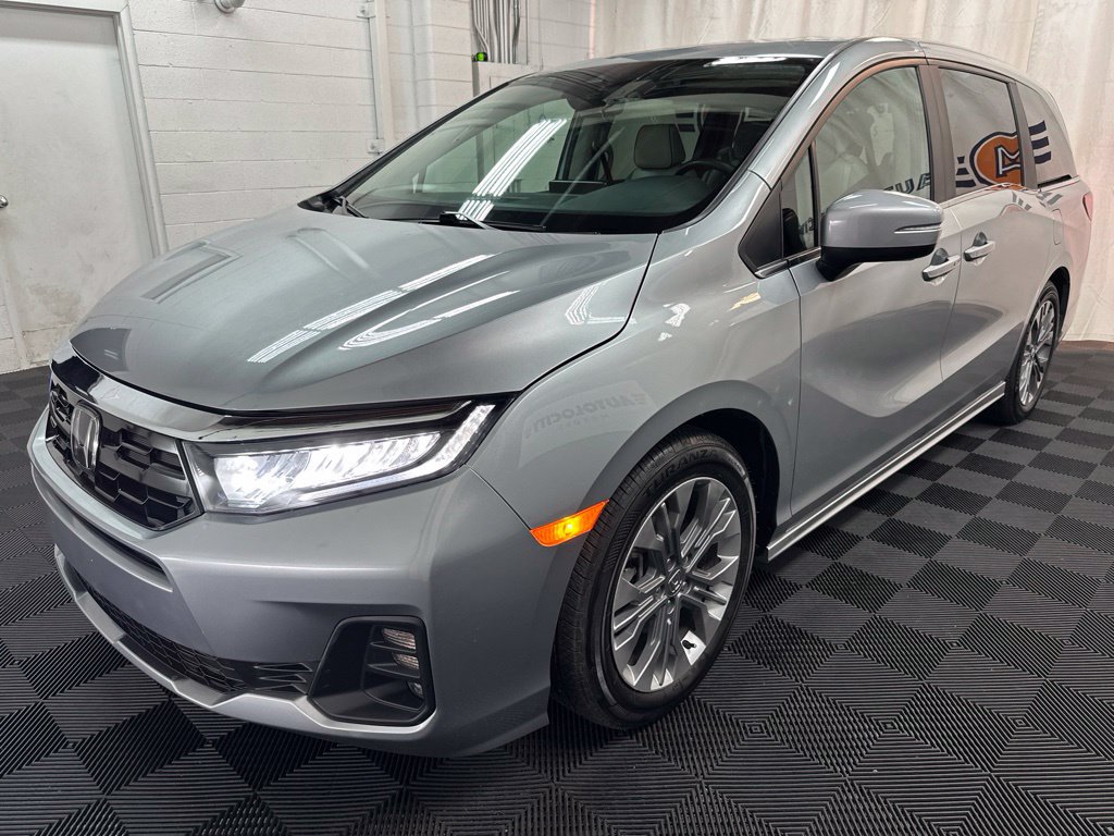 Used 2025 Honda Odyssey Touring image 4