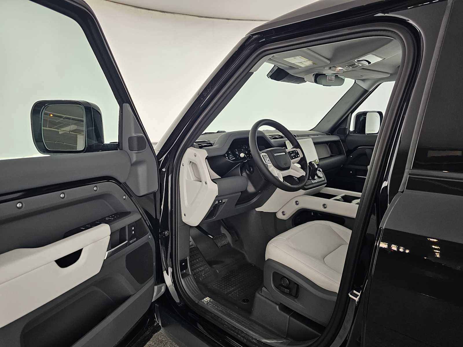 New 2026 Land Rover Defender 110 X-Dynamic SE image 19