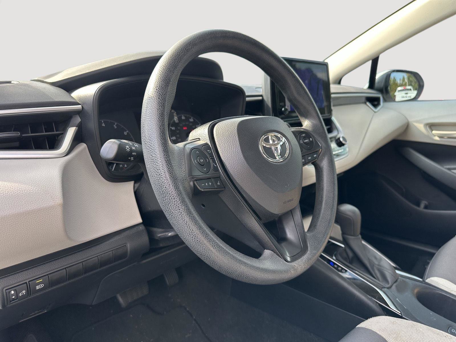 Used 2024 Toyota Corolla LE FWD image 11