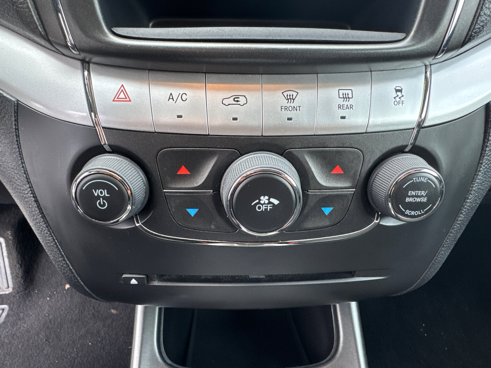 Used 2018 Dodge Journey SE w/ Popular Equipment Group image 29