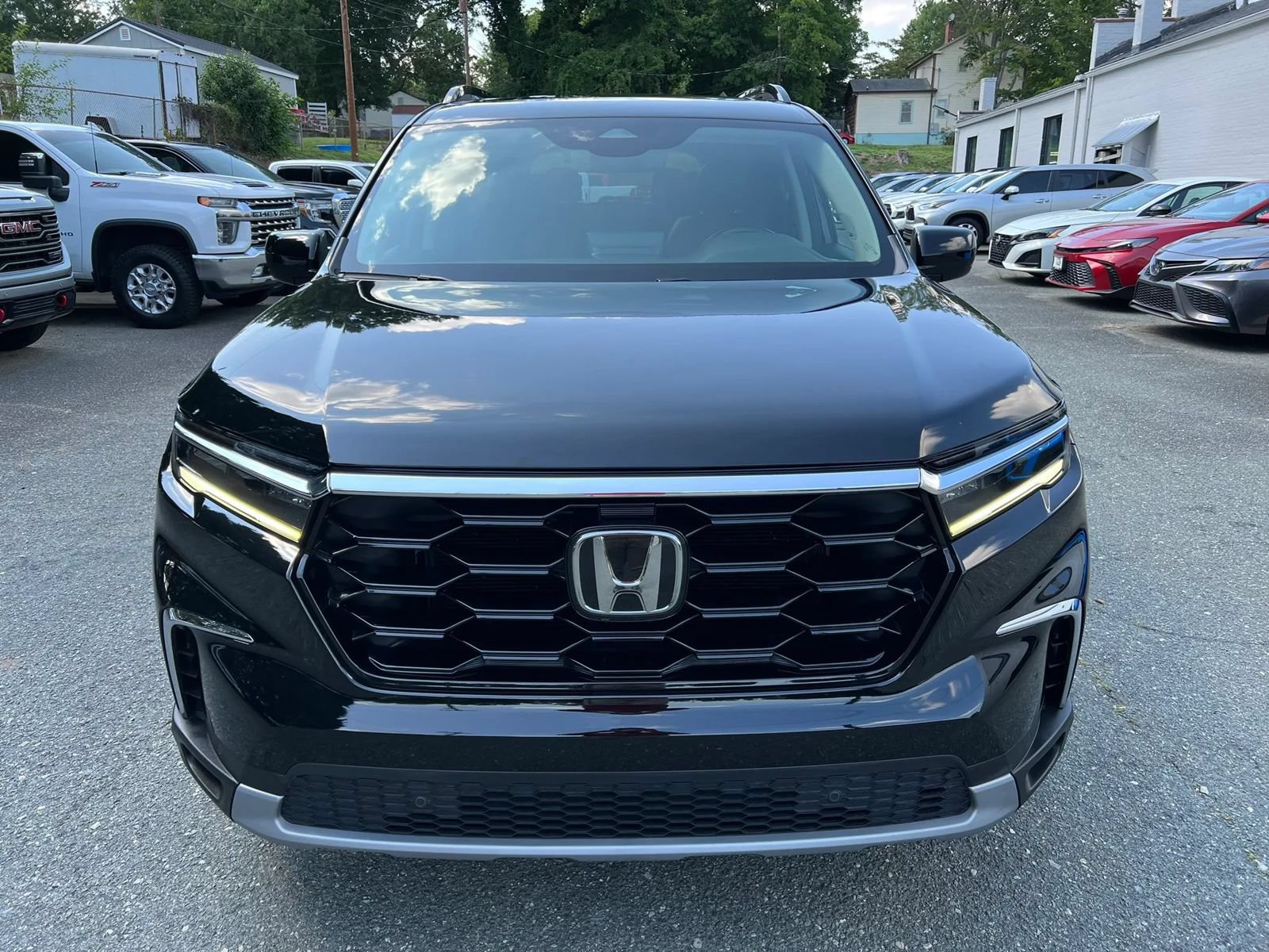Used 2024 Honda Pilot Touring image 2