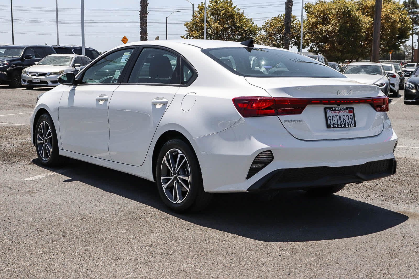 Used 2023 Kia Forte LXS w/ LXS Technology Package FWD image 9