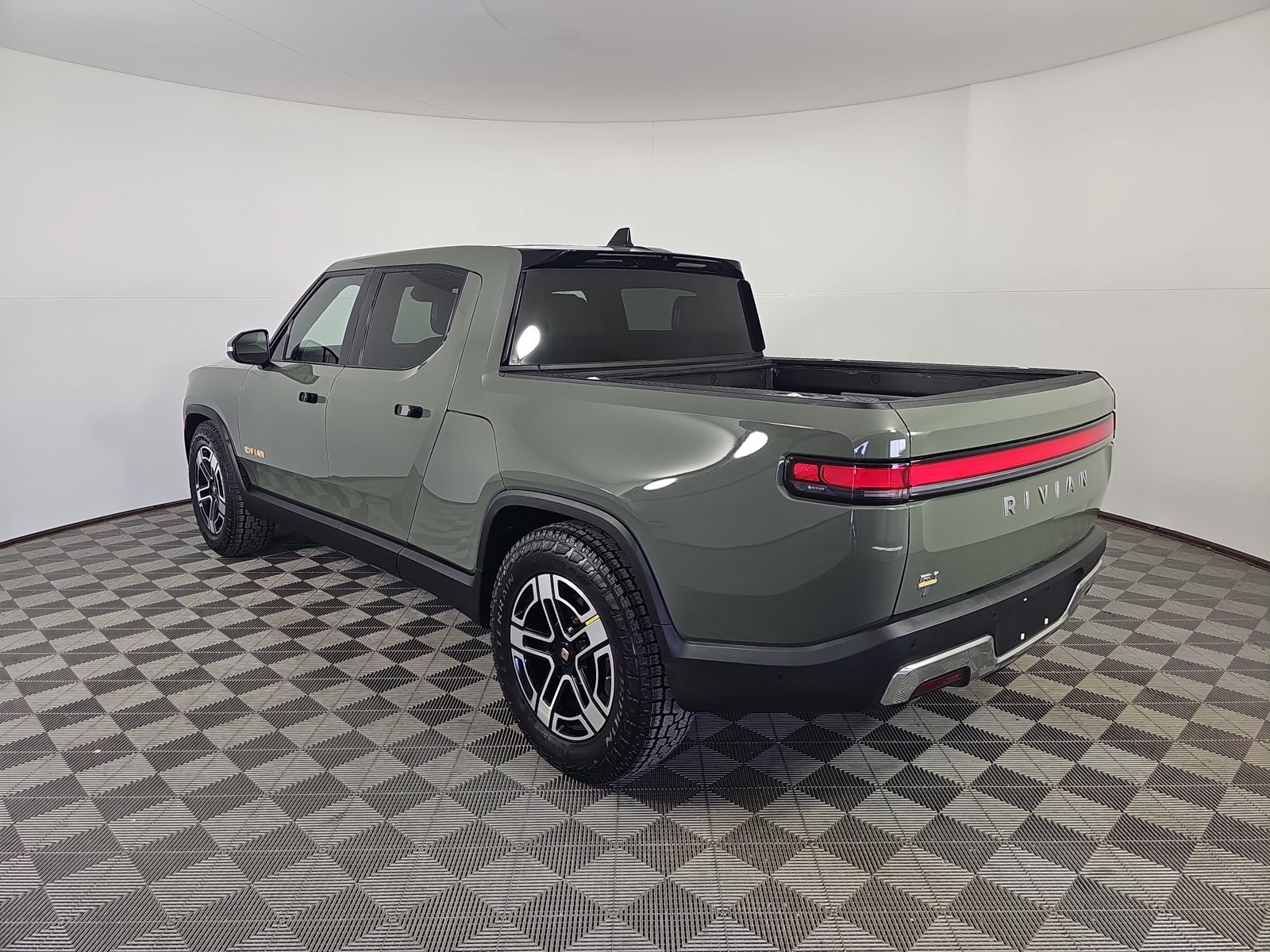 Used 2022 Rivian R1T Launch Edition AWD/4WD image 3