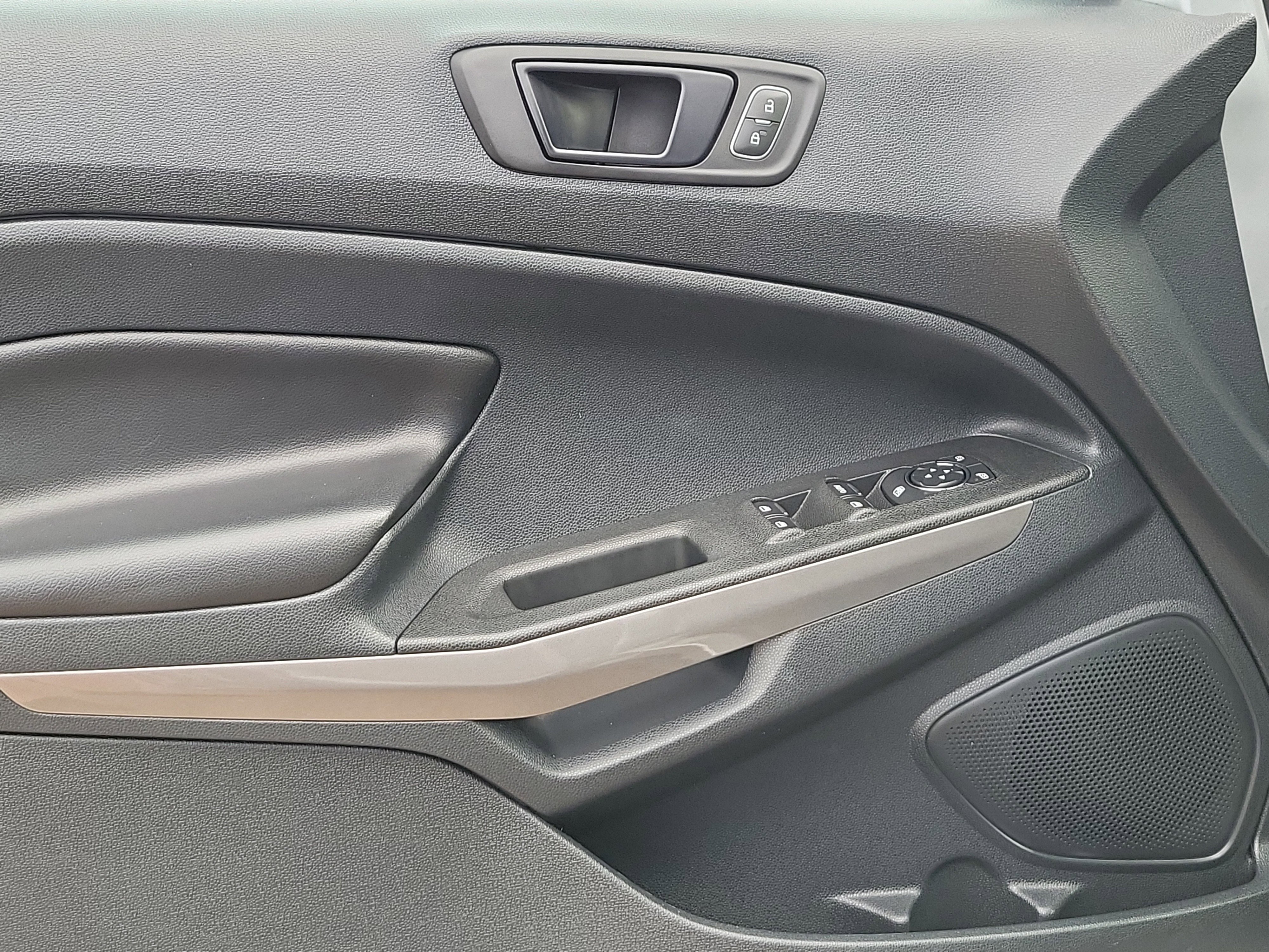 Used 2020 Ford EcoSport SES w/ SES Black Appearance Package image 6