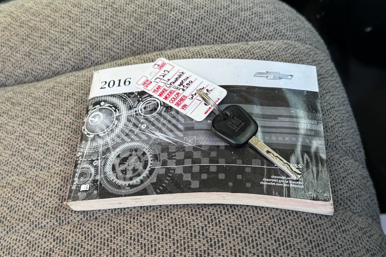 Used 2016 Chevrolet Express 2500 image 32