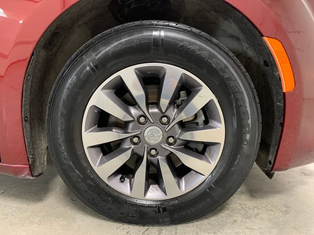 Used 2019 Chrysler Pacifica Touring-L Plus FWD image 12