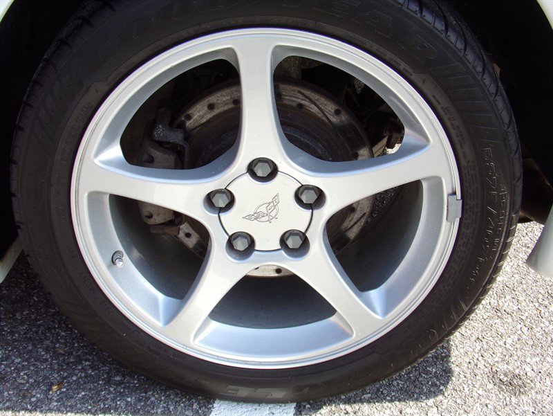 Used 2000 Chevrolet Corvette Coupe w/ Roof Pkg RWD image 45