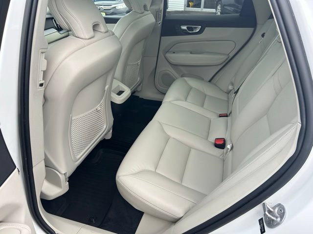 Used 2023 Volvo XC60 B5 Plus AWD/4WD image 18