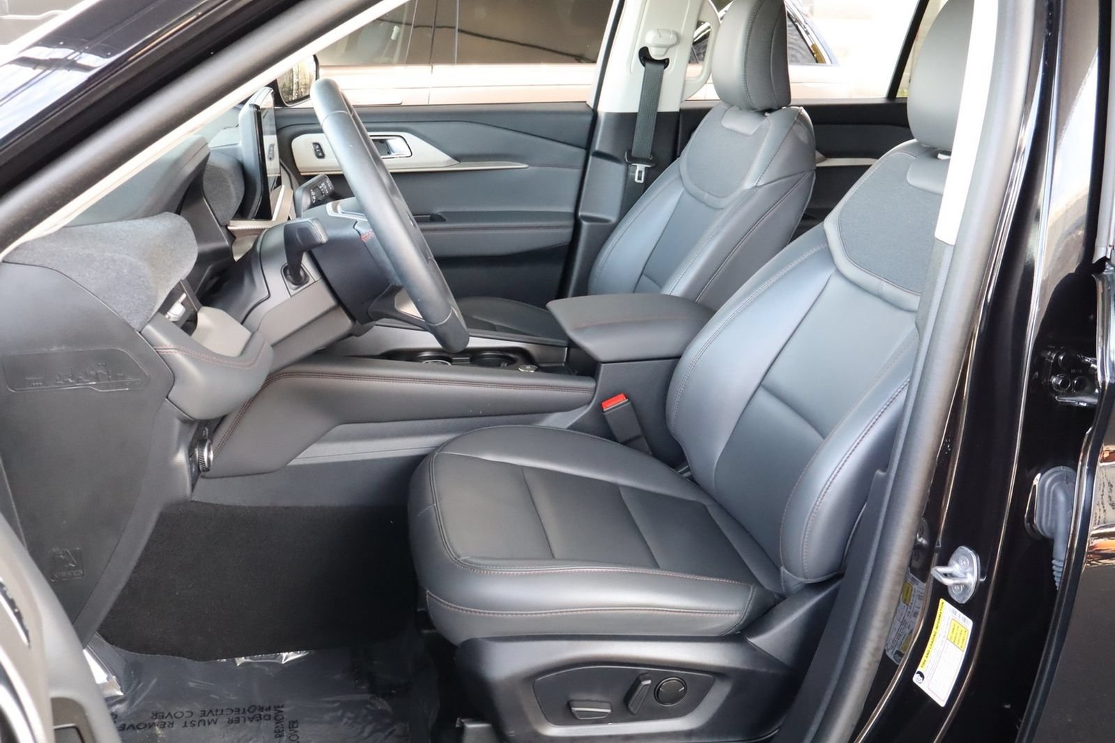 Used 2025 Ford Explorer Active w/ Active Comfort Package RWD image 20
