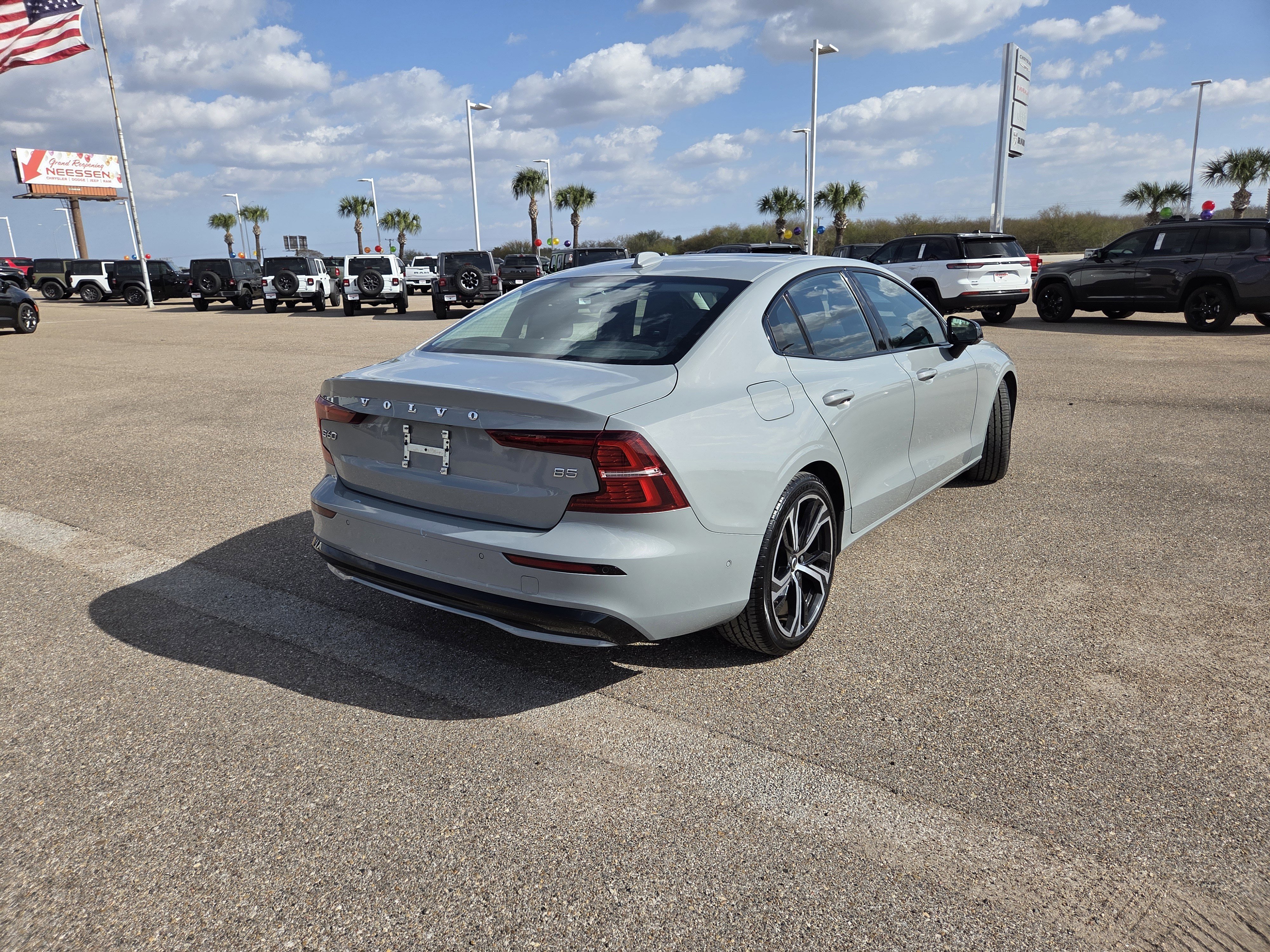 Used 2024 Volvo S60 B5 Plus image 7